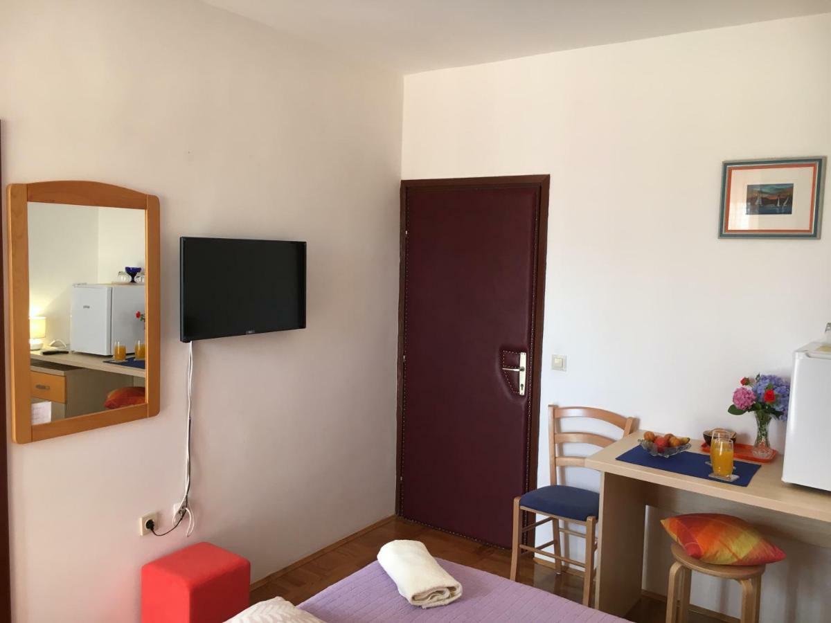 Studio Apartment And Rooms Adria Βόντιτσε Εξωτερικό φωτογραφία